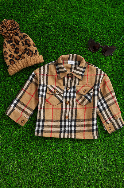 DARK TAN PLAID BUTTON UP SHIRT.