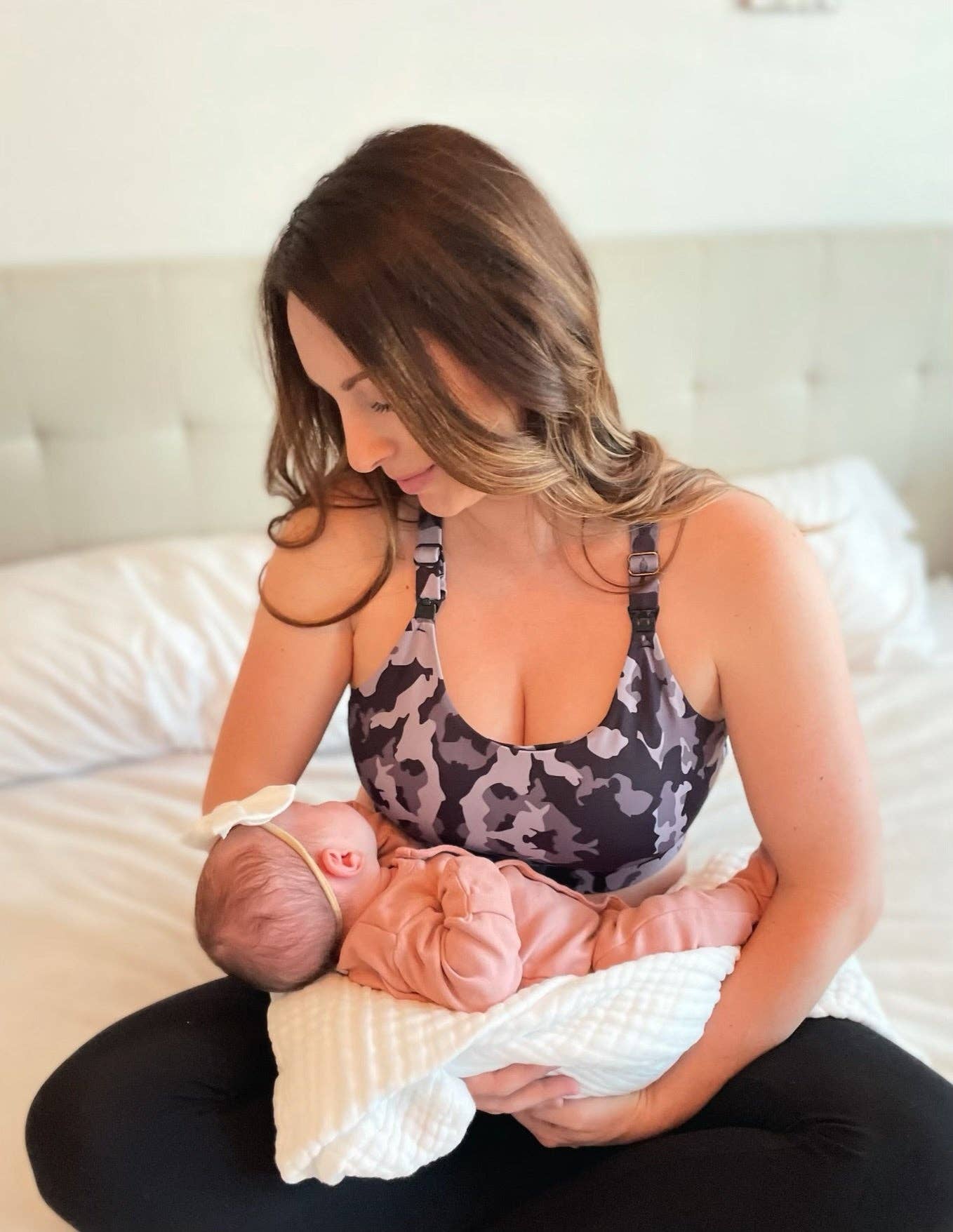 Women Bras Seamless Breastfeeding Maternity Bra Ultra Comfort Smooth  Wireless Pregnancy Sleeping Bralette Sports Bras (Black, M) : :  Fashion